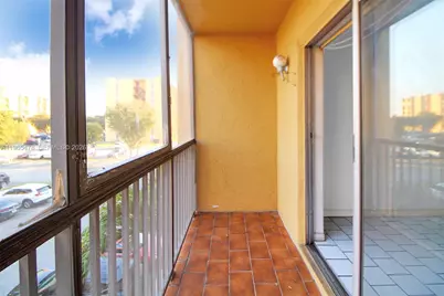 4805 NW 7th St #302-15, Miami, FL 33126 - Photo 10