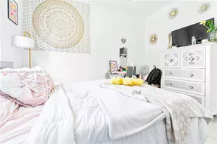 817 NE 211th St, Miami, FL 33179 - Photo 4