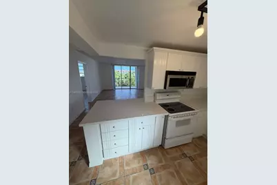 7850 Byron Ave #403, Miami Beach, FL 33141 - Photo 6