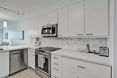 18100 N Bay Rd #508, Sunny Isles Beach, FL 33160 - Photo 2