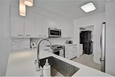 18100 N Bay Rd #508, Sunny Isles Beach, FL 33160 - Photo 4