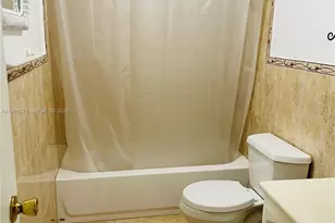 10000 NW 80th Ct, Hialeah Gardens, FL 33016 - Photo 16