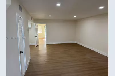 7520 W 15th Ct, Hialeah, FL 33014 - Photo 2