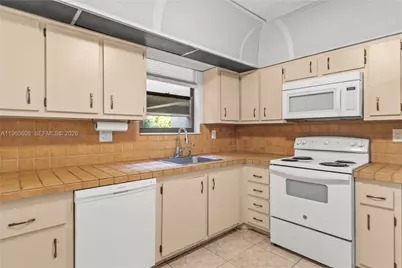 481 Ives Dairy Rd #303-4, Miami, FL 33179 - Photo 10