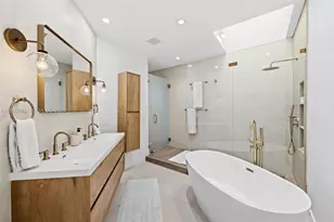 2662 NE 135th St, North Miami, FL 33181 - Photo 16