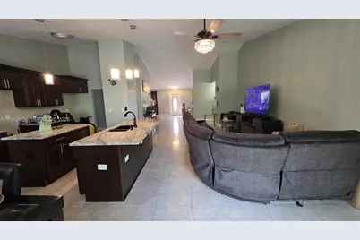 825 SE Cavern Ave, Port Saint Lucie, FL 34983 - Photo 6