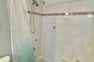 5200 NE 6th Ave, Oakland Park, FL 33334 - Photo 8