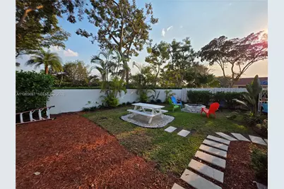 13950 Oaklawn Pl, Davie, FL 33325 - Photo 20