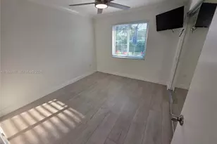 13950 Oaklawn Pl, Davie, FL 33325 - Photo 6