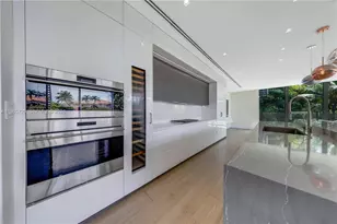 420 N Hibiscus Dr, Miami Beach, FL 33139 - Photo 14