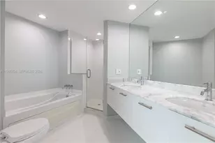 500 Brickell Ave, Miami, FL 33131 - Photo 10