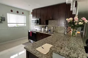 10382 SW 25th St, Miami, FL 33165 - Photo 6