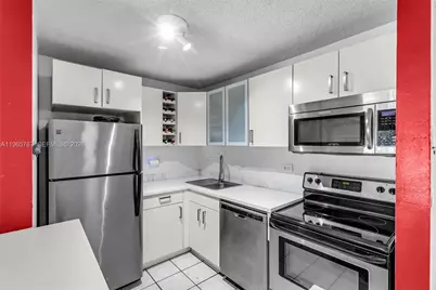 7060 NW 179th St #210, Hialeah, FL 33015 - Photo 2