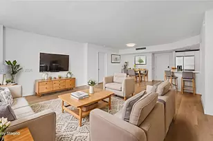 555 NE 34th St, Miami, FL 33137 - Photo 8