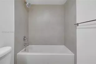555 NE 34th St, Miami, FL 33137 - Photo 22