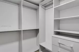 555 NE 34th St, Miami, FL 33137 - Photo 22