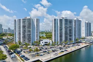 3701 N Country Club Dr, Aventura, FL 33180 - Photo 4