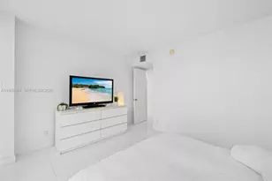 800 Parkview Dr, Hallandale Beach, FL 33009 - Photo 16