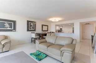 427 Golden Isles Dr, Hallandale Beach, FL 33009 - Photo 4