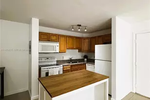 10725 Cleary Blvd, Plantation, FL 33324 - Photo 6