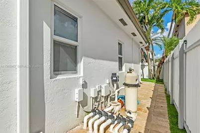 14813 NW 87th Pl, Miami Lakes, FL 33018 - Photo 38