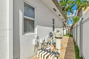 14813 NW 87th Pl, Miami Lakes, FL 33018 - Photo 38