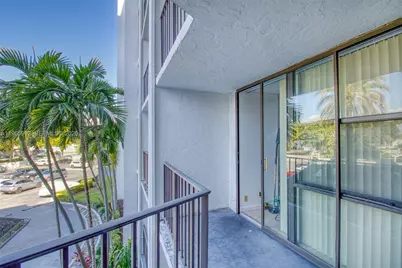 800 Parkview Dr #311, Hallandale Beach, FL 33009 - Photo 6