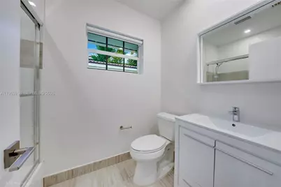 52 Camden Dr, Bal Harbour, FL 33154 - Photo 32