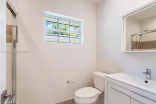 52 Camden Dr, Bal Harbour, FL 33154 - Photo 24