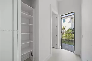 5718 W Ashwood Cir W, Hollywood, FL 33312 - Photo 18