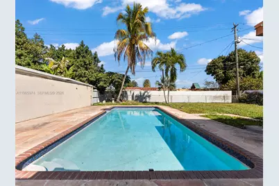 655 W 70th Pl, Hialeah, FL 33014 - Photo 4