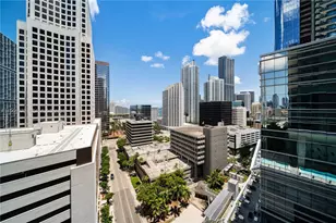 68 SE 6th St, Miami, FL 33131 - Photo 36