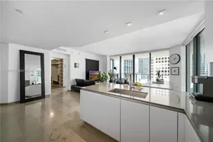 68 SE 6th St, Miami, FL 33131 - Photo 2