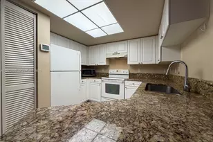 1600 S Crestwood Ct S, Royal Palm Beach, FL 33411 - Photo 6