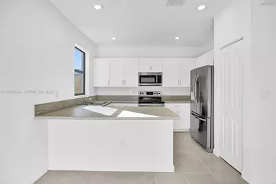 2519 SE 29th St, Homestead, FL 33035 - Photo 12