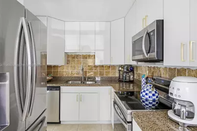 6213 NW 9th St, Margate, FL 33063 - Photo 10