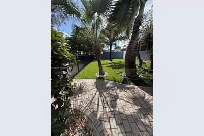 561 SE 3rd Ter, Pompano Beach, FL 33060 - Photo 10