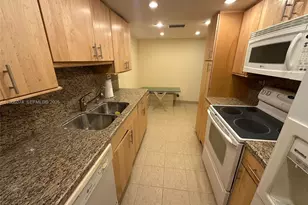 6039 Collins Ave, Miami Beach, FL 33140 - Photo 10