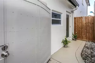 15477 SW 23rd Ln, Miami, FL 33185 - Photo 2