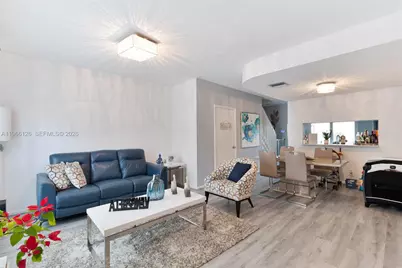 9925 NW 57th Mnr, Coral Springs, FL 33076 - Photo 2