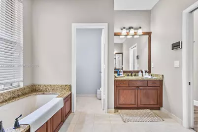 2488 Eagle Run Dr, Weston, FL 33327 - Photo 10