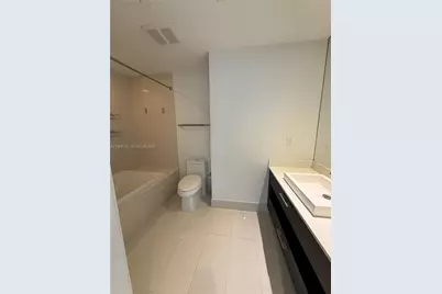 55 SW 9th St #1809, Miami, FL 33130 - Photo 8