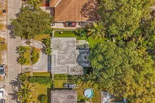 860 NE 142nd St, North Miami, FL 33161 - Photo 18