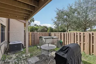 1881 SW 81st Ave, Davie, FL 33324 - Photo 16