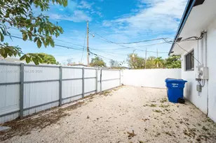 2221 Charleston St, Hollywood, FL 33020 - Photo 24