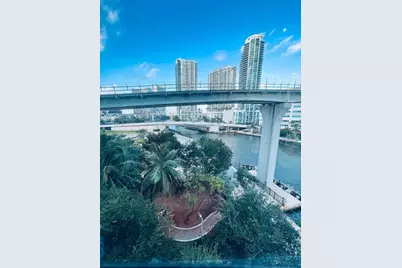 31 SE 5th St #601, Miami, FL 33131 - Photo 10