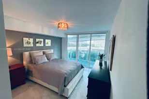 31 SE 5th St, Miami, FL 33131 - Photo 12