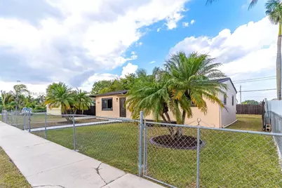 18765 SW 316th Ter, Homestead, FL 33030 - Photo 2