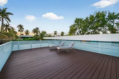 2300 Sunset Dr, Miami Beach, FL 33140 - Photo 32