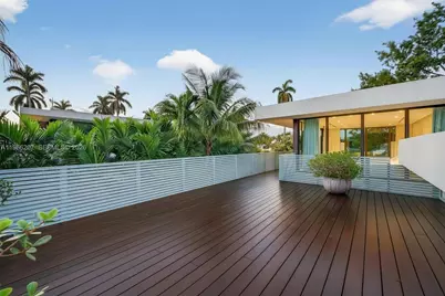 2300 Sunset Dr, Miami Beach, FL 33140 - Photo 18